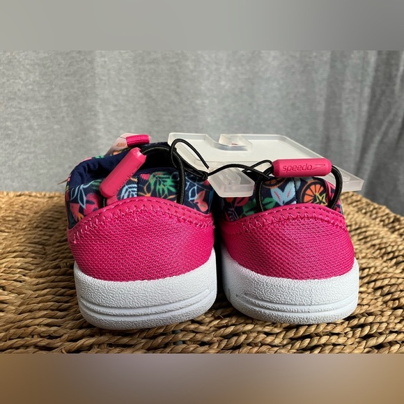 NWT - Speedo Kids' Water Shoes - Size Medium (2-3) - Picture 4 of 9
